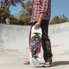 Schädelsoldat mit grünem Haar Skateboard