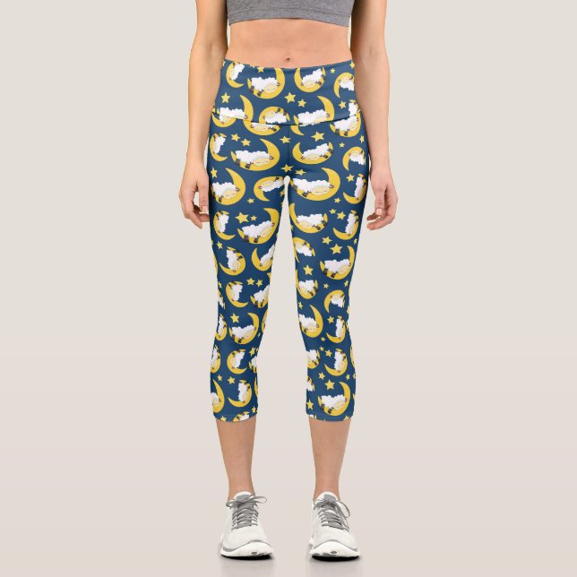 Schafe, schlafende Schafe, Mond, Sterne Capri Leggings (Vorderseite)