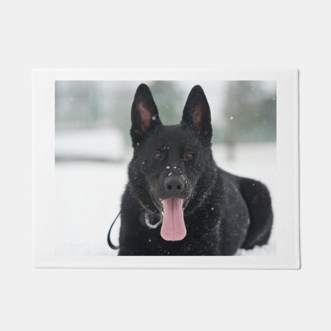 Schäfer schwarz im Schnee Fußmatte (Vorderseite)