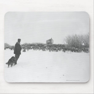 Schäfer und Hund am Schaflager Mousepad