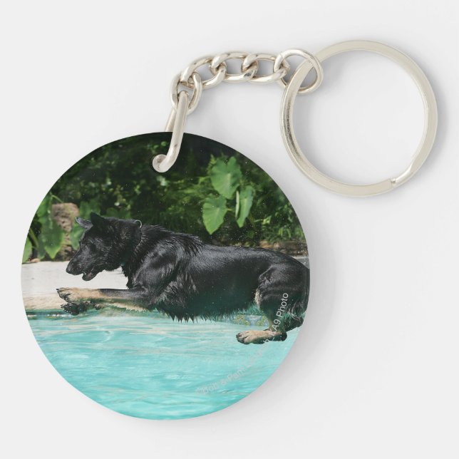 Schäferhund, der in Wasser springt Schlüsselanhänger (Rückseite)