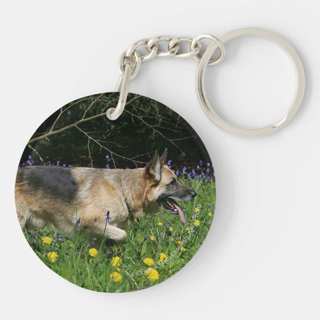 Schäferhund in den gelben Blumen Schlüsselanhänger (Rückseite)