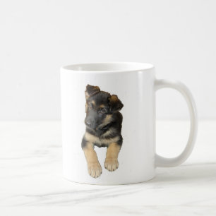 Schäferhundwelpe und -Sprichwort auf einer Tasse