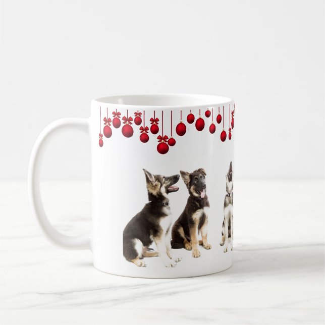 Schäferhundwelpen und rote Verzierungen Kaffeetasse (Links)