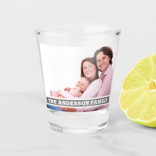 Schaffen Sie Familien-Foto-Monogramm Schnapsglas (Vorderseite)