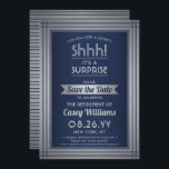 Schah! Party für Überruhestand Elegante Navy Blue Save The Date<br><div class="desc">Kannst du ein Geheimnis behalten haben? Laden Sie Kollegen, Mitarbeiter, Familie und Freunde zu einer eleganten und aufregenden Überraschungsfeier in den Ruhestand mit maßgeschneiderten marineblau und Imitats silberne Folie Save the Date Party Einladungen. Alle Formulierungen auf dieser Vorlage ist einfach zu personalisieren, einschließlich der Nachricht, dass "Shhh! Es ist ÜBERRASCHEND."...</div>