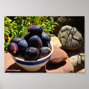 Schale mit Feigenfrüchten auf Stein Poster