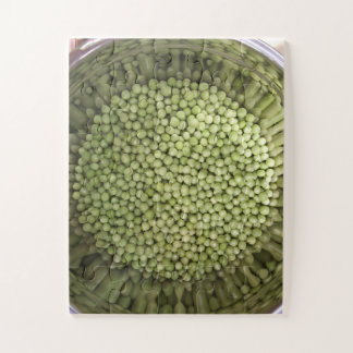 Schale mit Frühlings-Erbsen-Puzzle