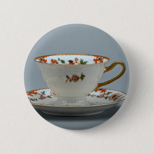 Schale und Saucer mit bunten Blumen auf ihm Button