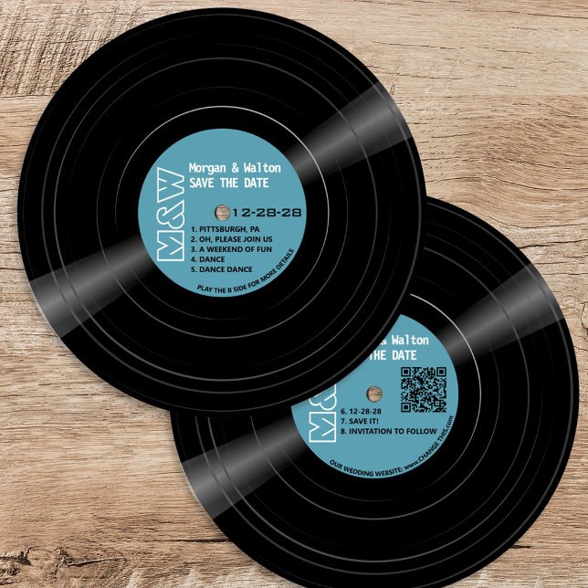 Schallplatten-Monogramm - Retro-Blaues Label Save The Date (Round vinyl record style save the date in vintage blue with fun monogram and QR code)