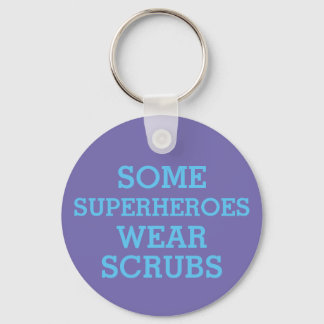 Schaltfläche "Superhelden in Scrubs" Schlüsselanhänger