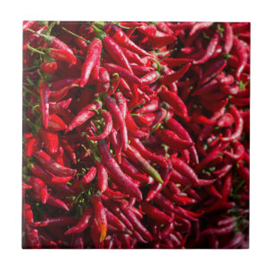 Scharfe rote Chili in der Stadt Kalocsa Fliese