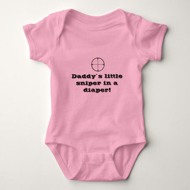 "Scharfschütze in einer Windel" Baby wachsen Baby Strampler (Vorderseite)