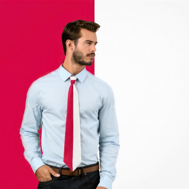 Scharlachrot und weiß geteilt Farbe Krawatte (Man wears Scarlet & White Split Color Neck Tie)