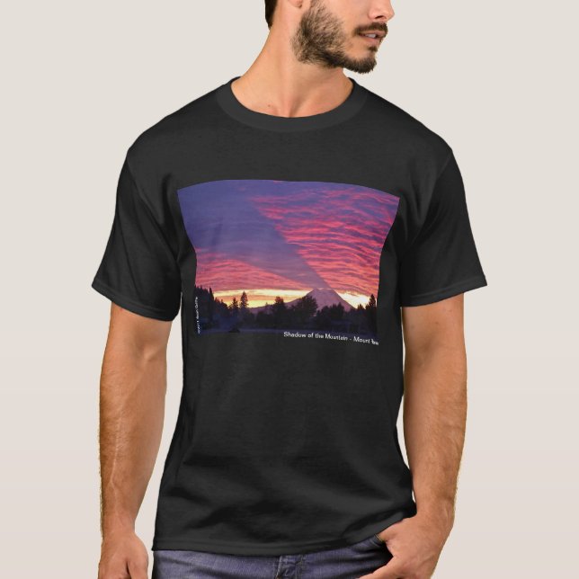 Schatten des Berges - der Mount Rainier T-Shirt (Vorderseite)