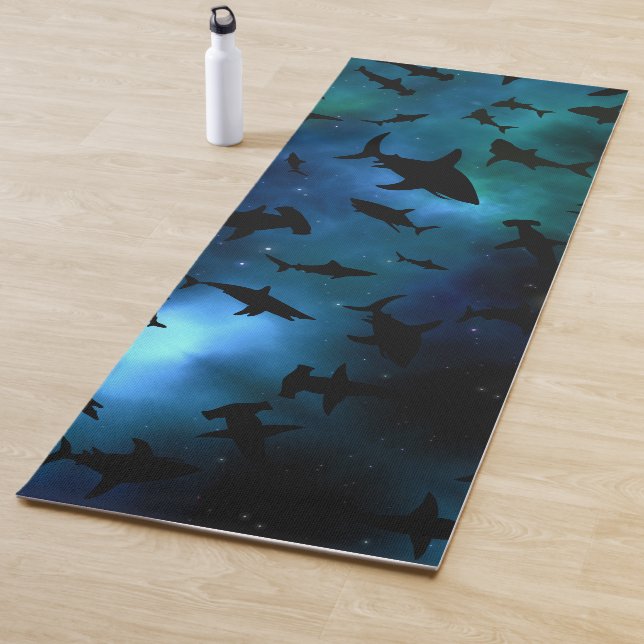 Schattenhai Haiwal auf Gradientengalaxie Aqua Yogamatte (Beispiel)