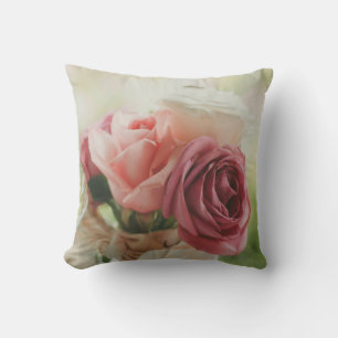 Schattierungen von rosa und weißen Rosen Kissen