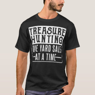 Schatzsuche auf jedem Yard Sale Flohmarkierung T-Shirt