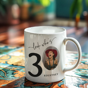 'Schau mal, wer 30 ist' Stilvoller 30. Geburtstag Kaffeetasse