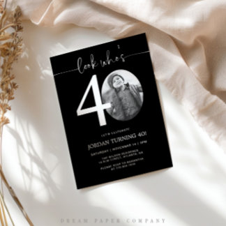 Schau mal, wer ist 40 | Black 40. Birthday Invite Einladung