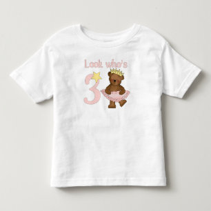 Schau, wer 3 Mädchen zum Geburtstag hat Kleinkind T-shirt