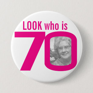 Schau, wer 70 Foto rosa auf weiß ist Button
