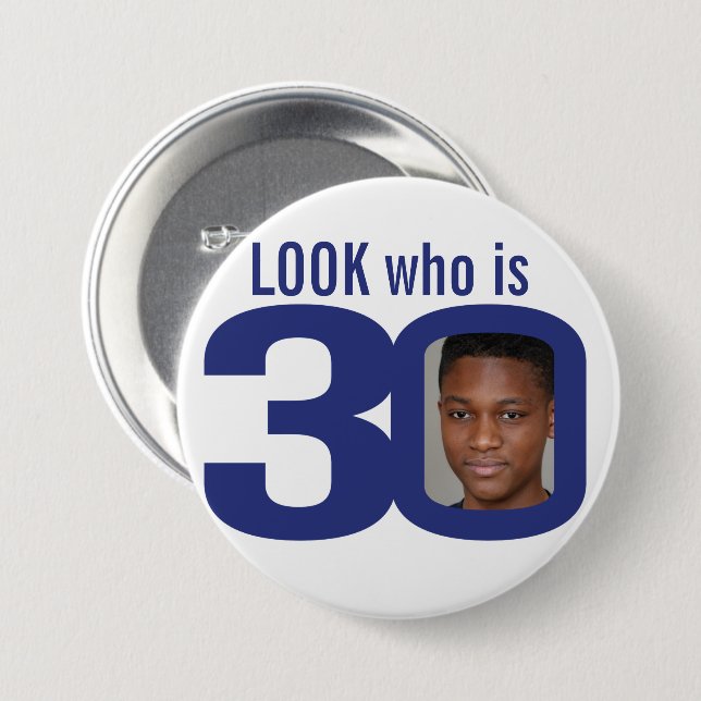 Schau, wer ist 30 Foto Marine blau weiß 30. Geburt Button (Vorne & Hinten)