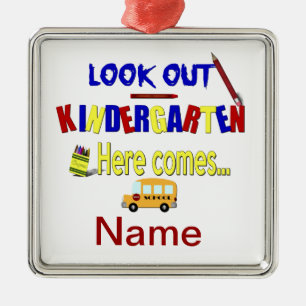 Schauen Sie Kindergarten hier herauskommt… Nennen Silbernes Ornament