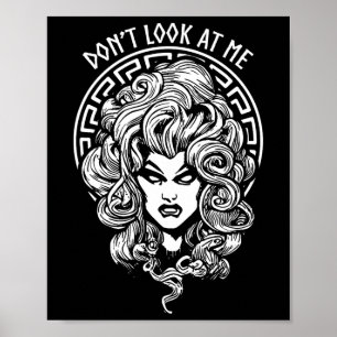 Schauen Sie mich lustig Feminist Halloween Goth Me Poster