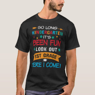 Schauen Sie sich die 1. Klasse an, ich komme Kinde T-Shirt