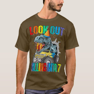 Schauen Sie sich die Rolle in 7 Monster Truck Dino T-Shirt