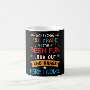 Schauen Sie sich die zweite Klasse an, ich komme z Kaffeetasse