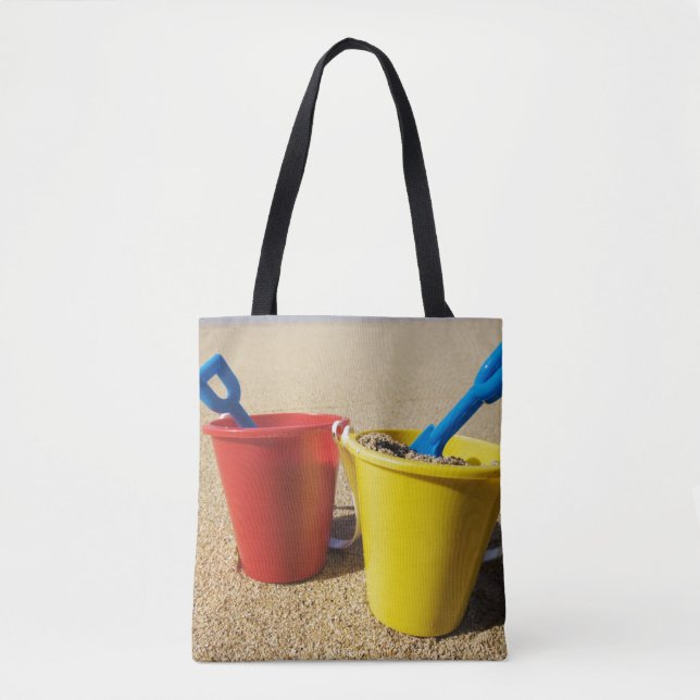 Schaufeln und Eimer auf Sandy-Strand Tasche (Vorderseite)