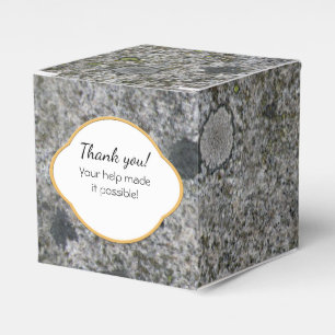 Schaukeln Sie Beschaffenheits-grauen Granit mit Geschenkschachtel