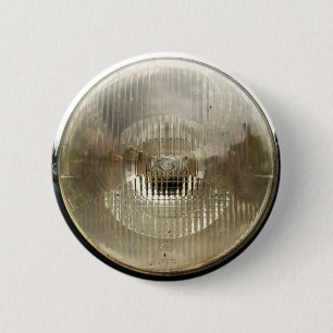 Scheinwerfer eines Oldtimers mit runder Klarglasli Button