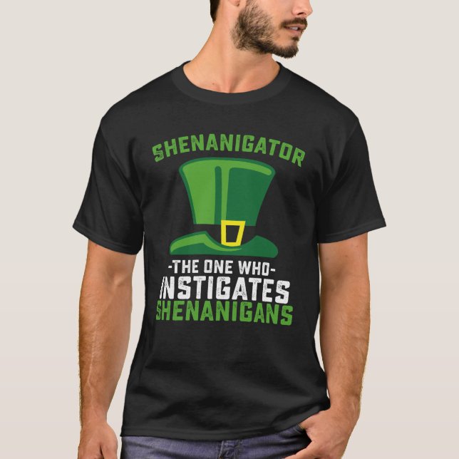 Schenigator der, der Shenanigans anstiftet T-Shirt (Vorderseite)