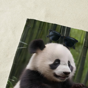 Scherenschnitte Wunder: Baby Pandas spielen im Wal Strandtuch