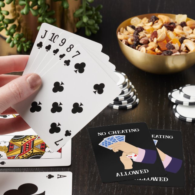 Scheuerndes Betrügen und Spielen von Text Spielkarten (In Situ)