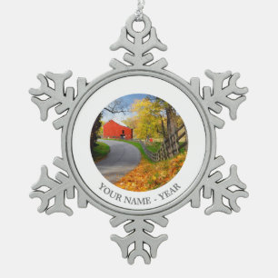 Scheune im Fall Schneeflocken Zinn-Ornament