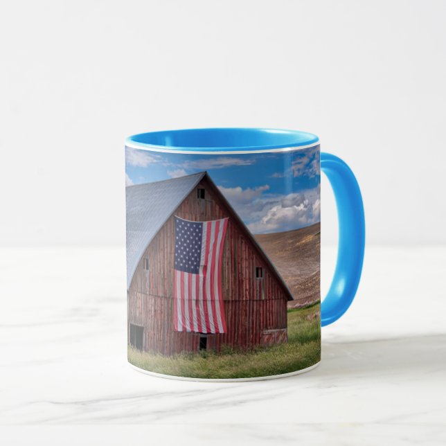 Scheune mit amerikanischer Flagge | Colfax, Tasse (VorderseiteRechts)
