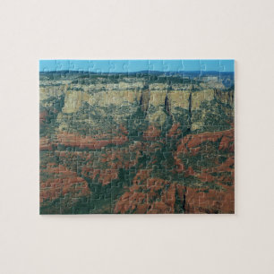 Schichten roter Felsen in Sedona Arizona