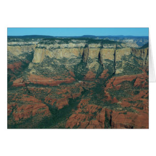 Schichten roter Felsen in Sedona Arizona