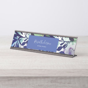 Schickes Blau Lila Florales Schriftbild Schreibtischnamensplakette