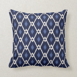 Schickes blaues und weißes ikat Diamantmuster Kissen