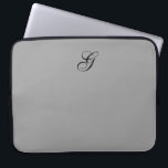 SCHICKES Laptop sleeves_SOLID 158 Laptopschutzhülle<br><div class="desc">SCHICKES Laptop sleeves_SOLID DIC 158 GRAU, SCHWARZES MONOGRAMM</div>