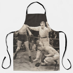 Schiedsrichter zählt über Boxer im Ringboxen, Vint Schürze