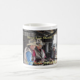 Schießen Sie niedrigen Sheriff, sie sind Ridin die Kaffeetasse