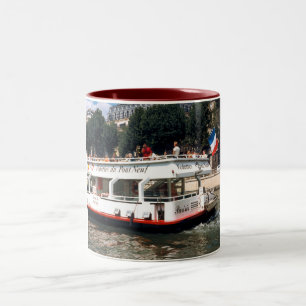Schiff an der Seine in Paris Zweifarbige Tasse