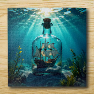 Schiff in einer Flasche im Meer