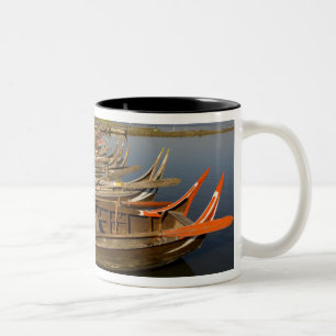 Schiffe auf dem See zwischen Kyauktawgyi Paya und Zweifarbige Tasse